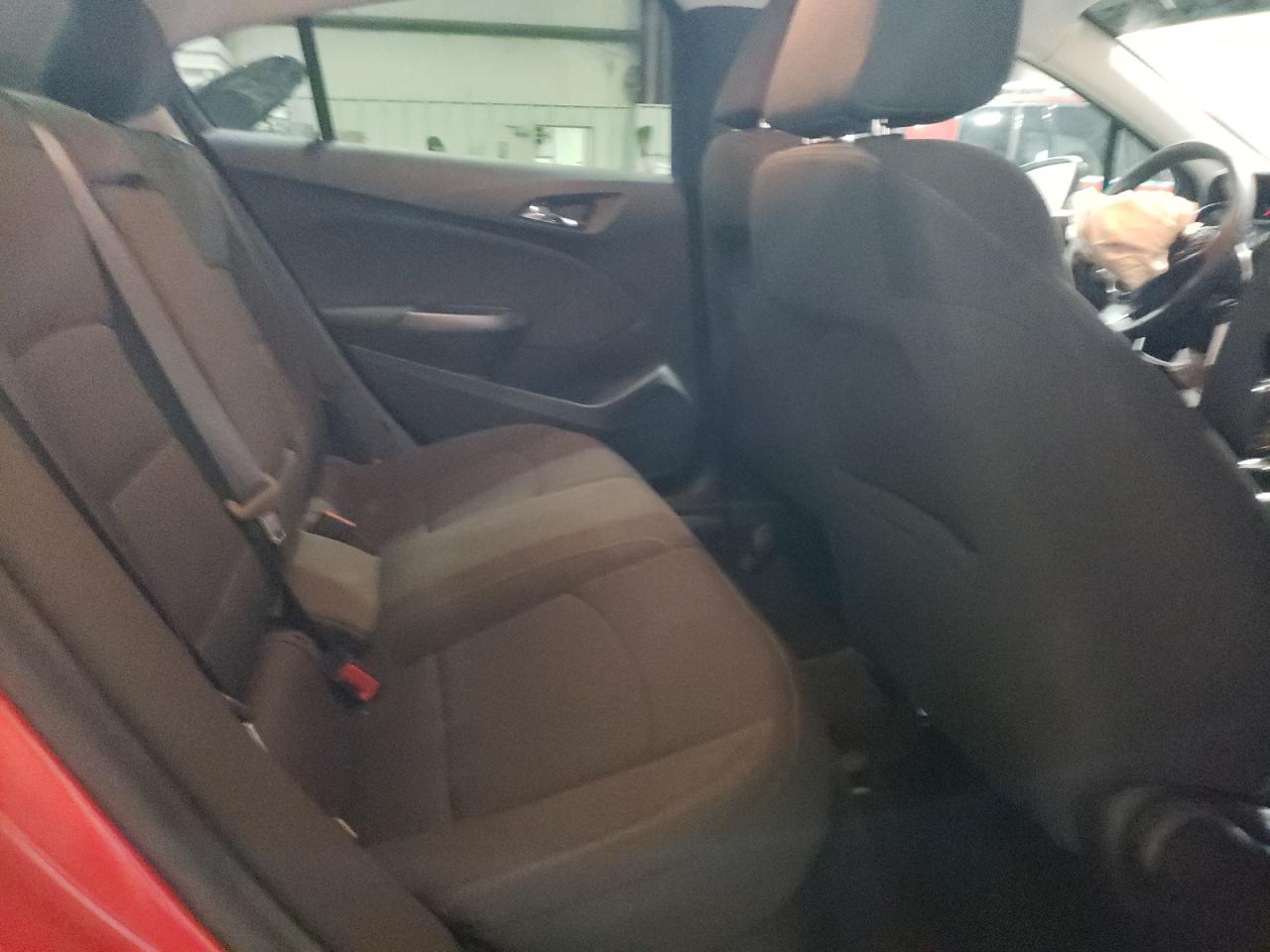 2018 Chevrolet Cruze - Image 10