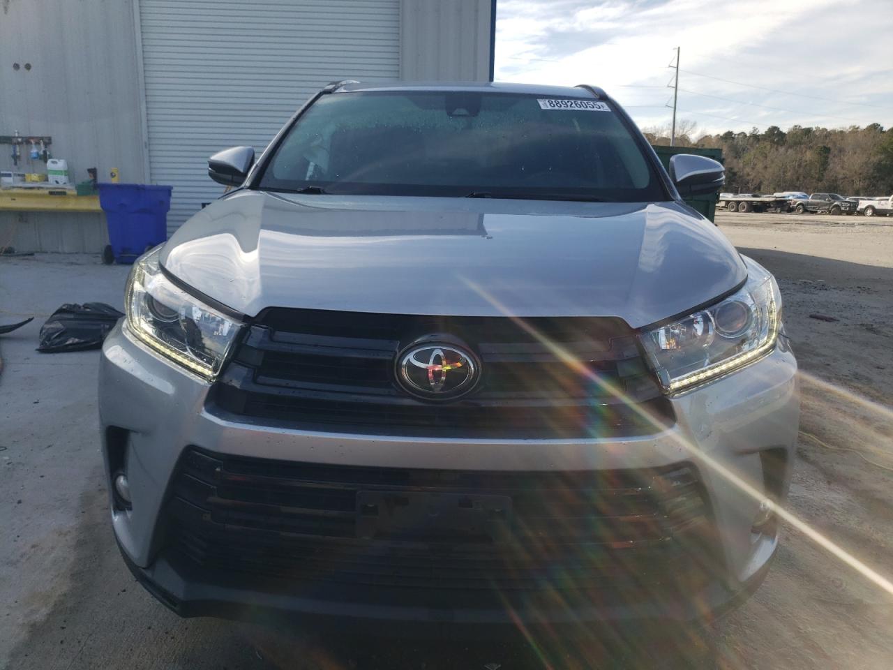 2017 Toyota Highlander - Image 5