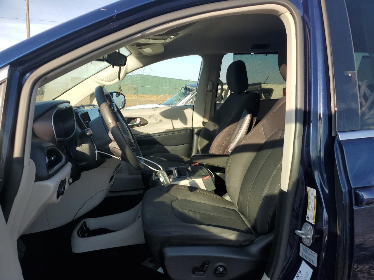 2017 Chrysler Pacifica - Image 7