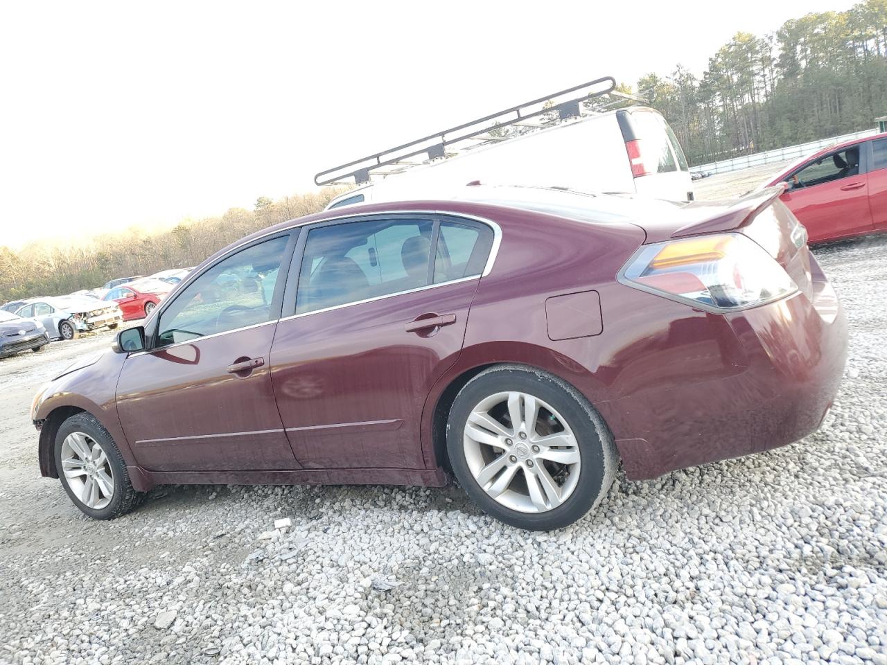 2010 Nissan Altima - Image 2