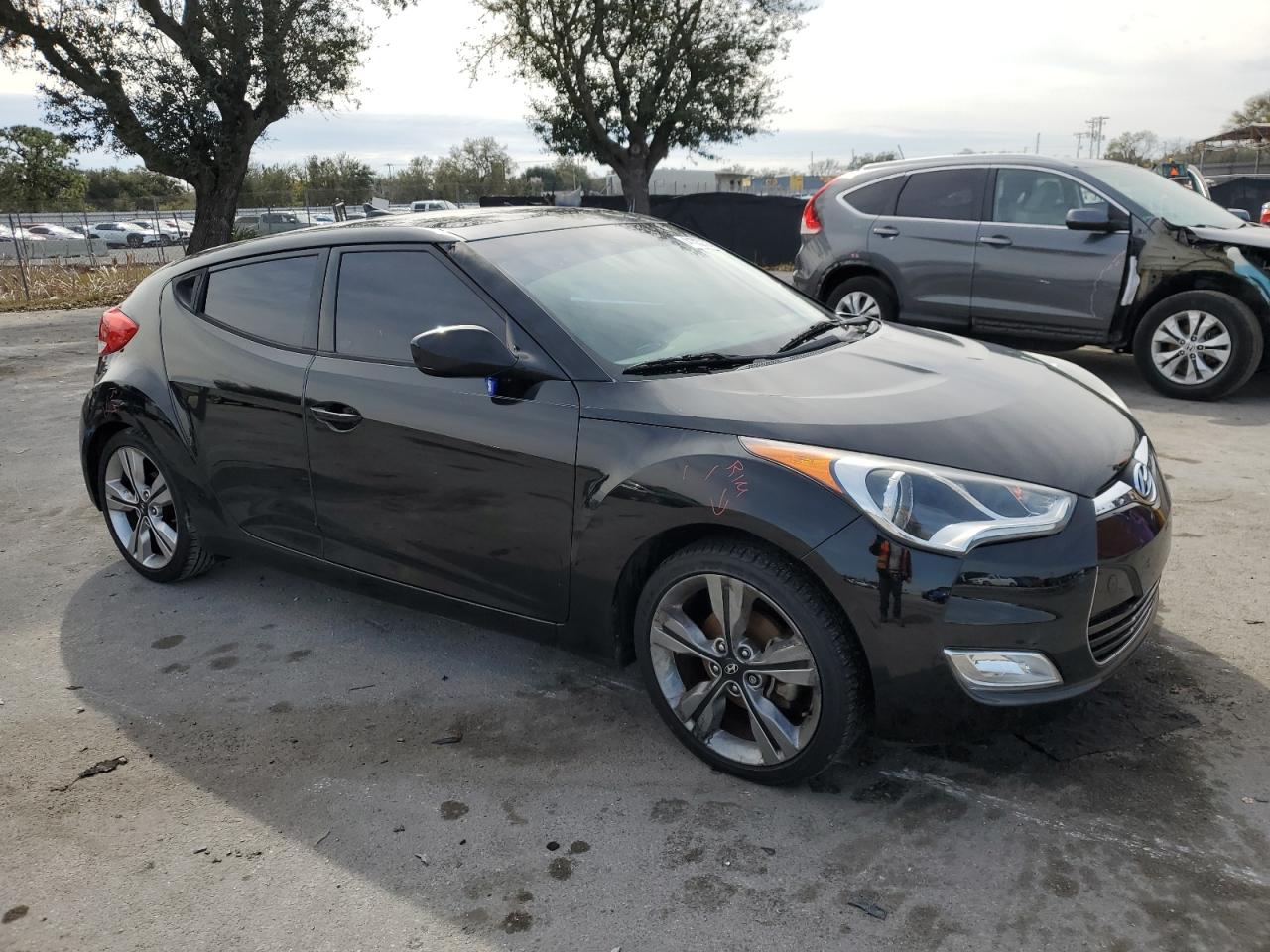 VIN KMHTC6AD3GU256608 2016 HYUNDAI VELOSTER no.4