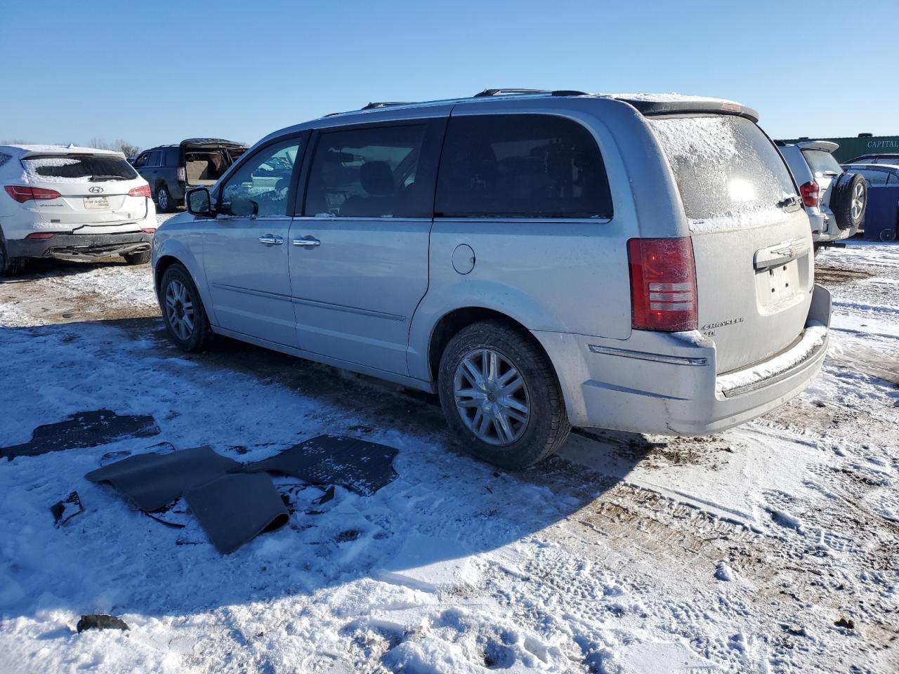 2010 Chrysler Town & Country - Image 2