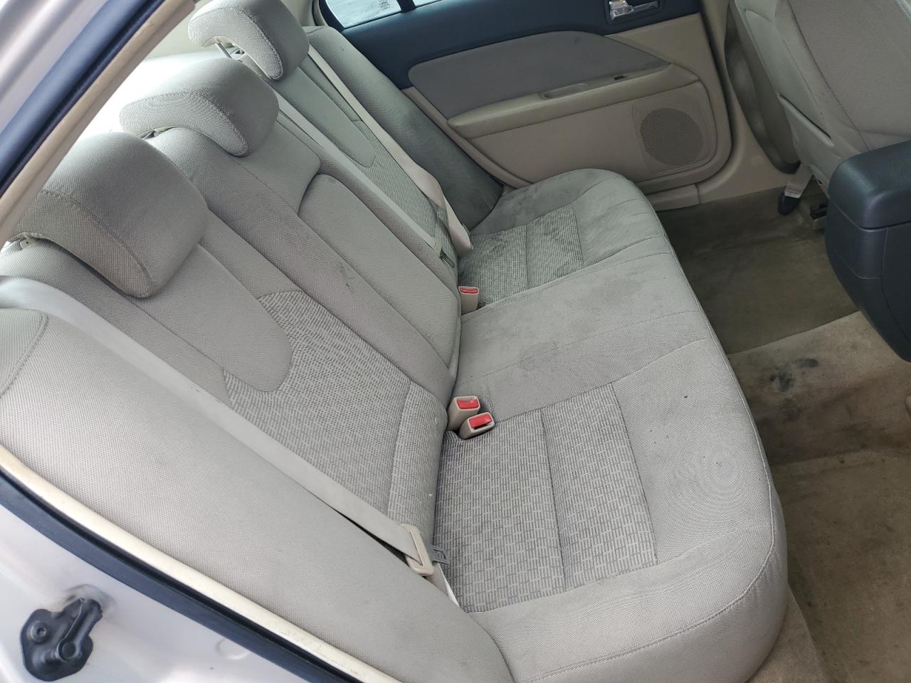 2010 Ford Fusion - Image 10