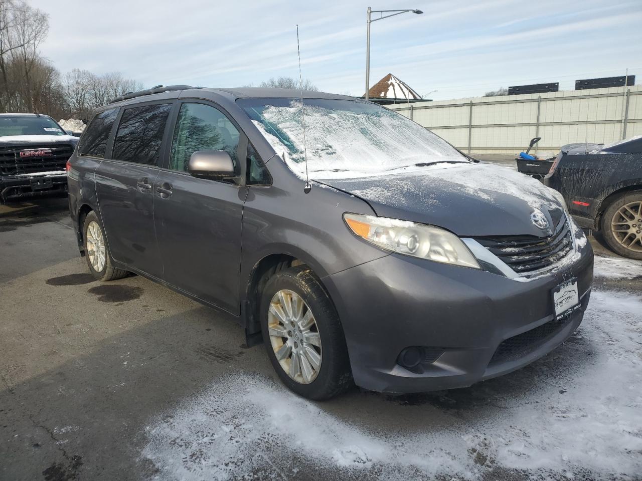 2013 Toyota Sienna - Image 4