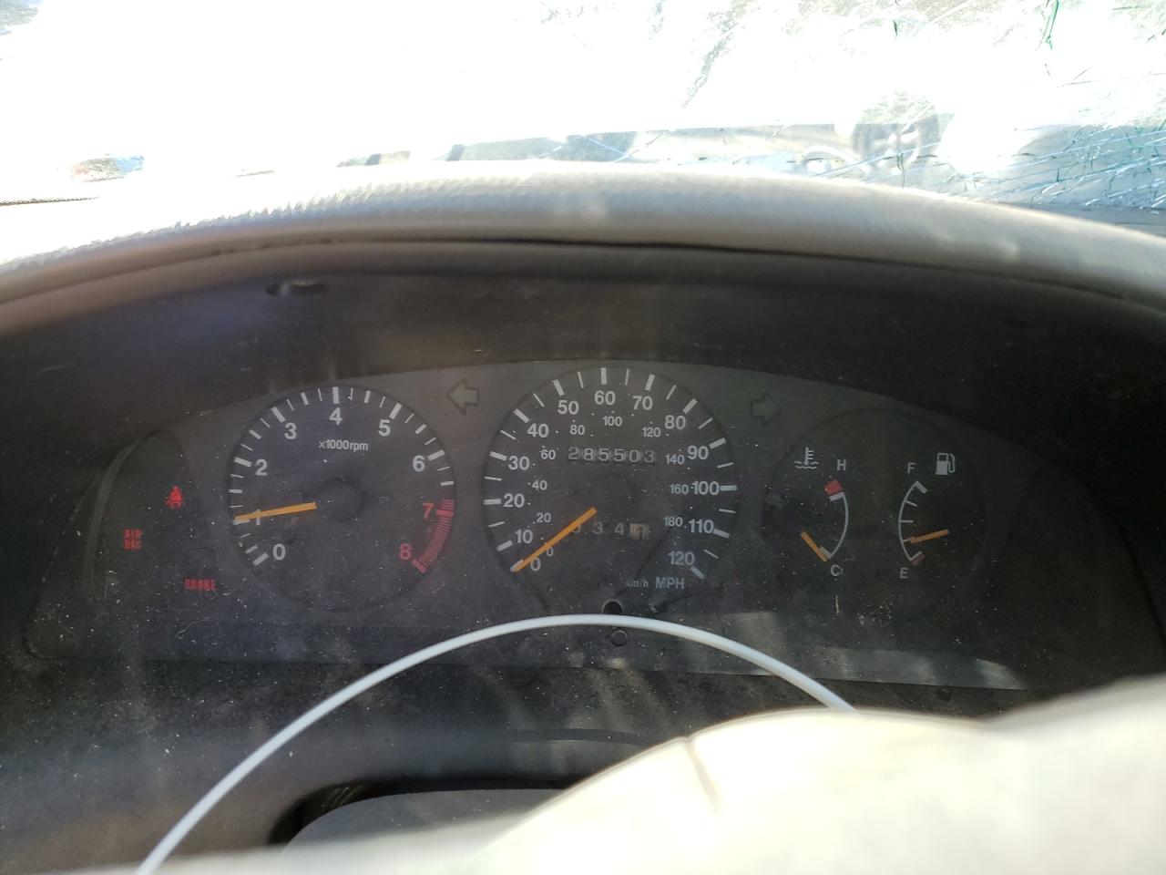 2002 Suzuki Esteem - Image 9
