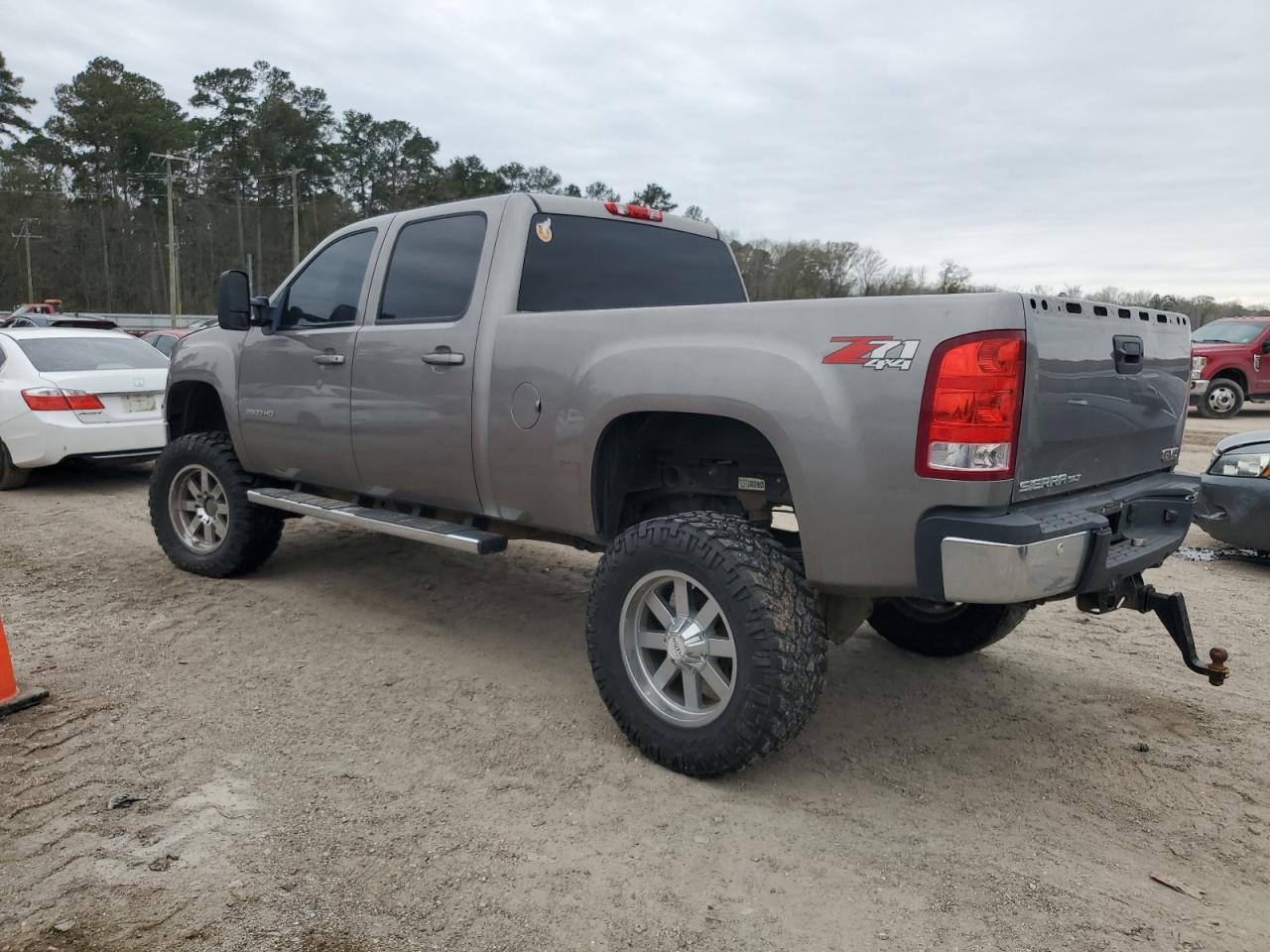 2013 GMC Sierra - Image 2
