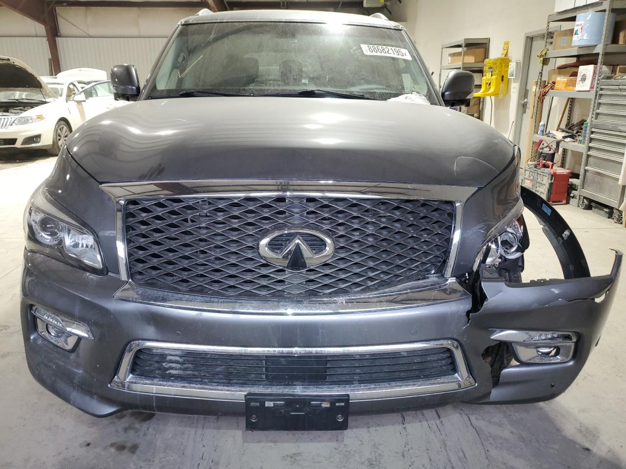 2015 Infiniti QX80 - Image 5