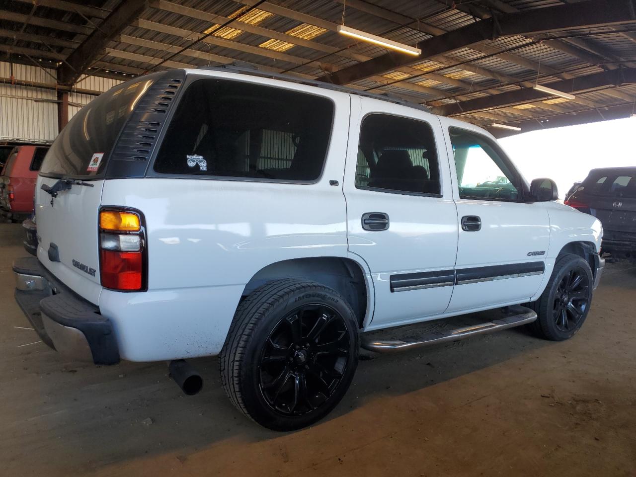 2000 Chevrolet Tahoe - Image 3