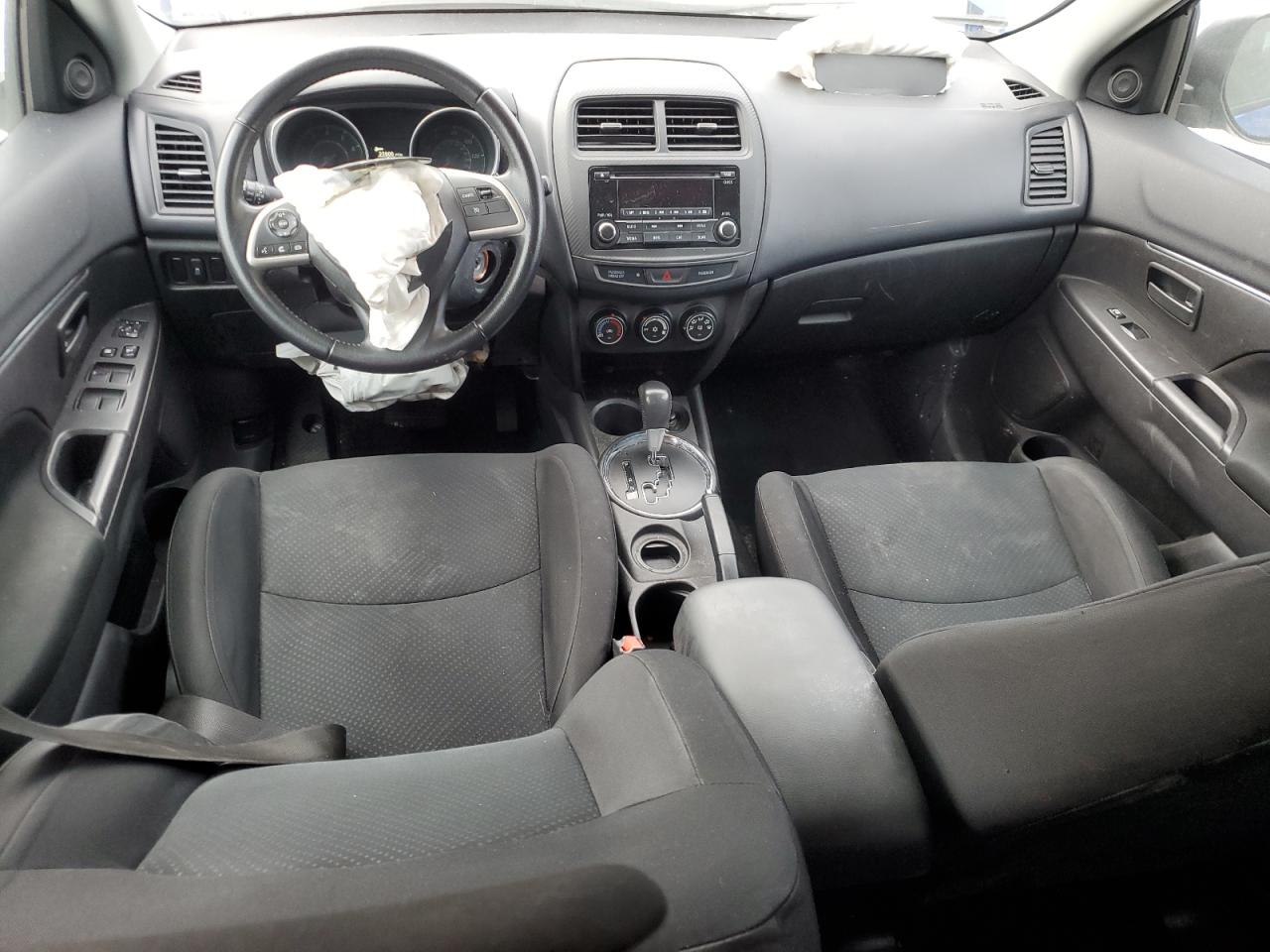 2015 Mitsubishi Outlander - Image 8