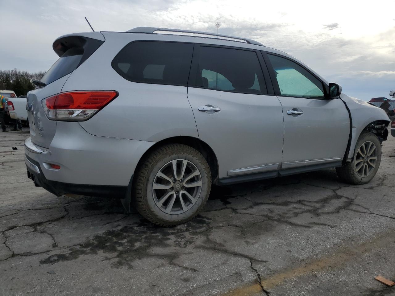 2014 Nissan Pathfinder - Image 3