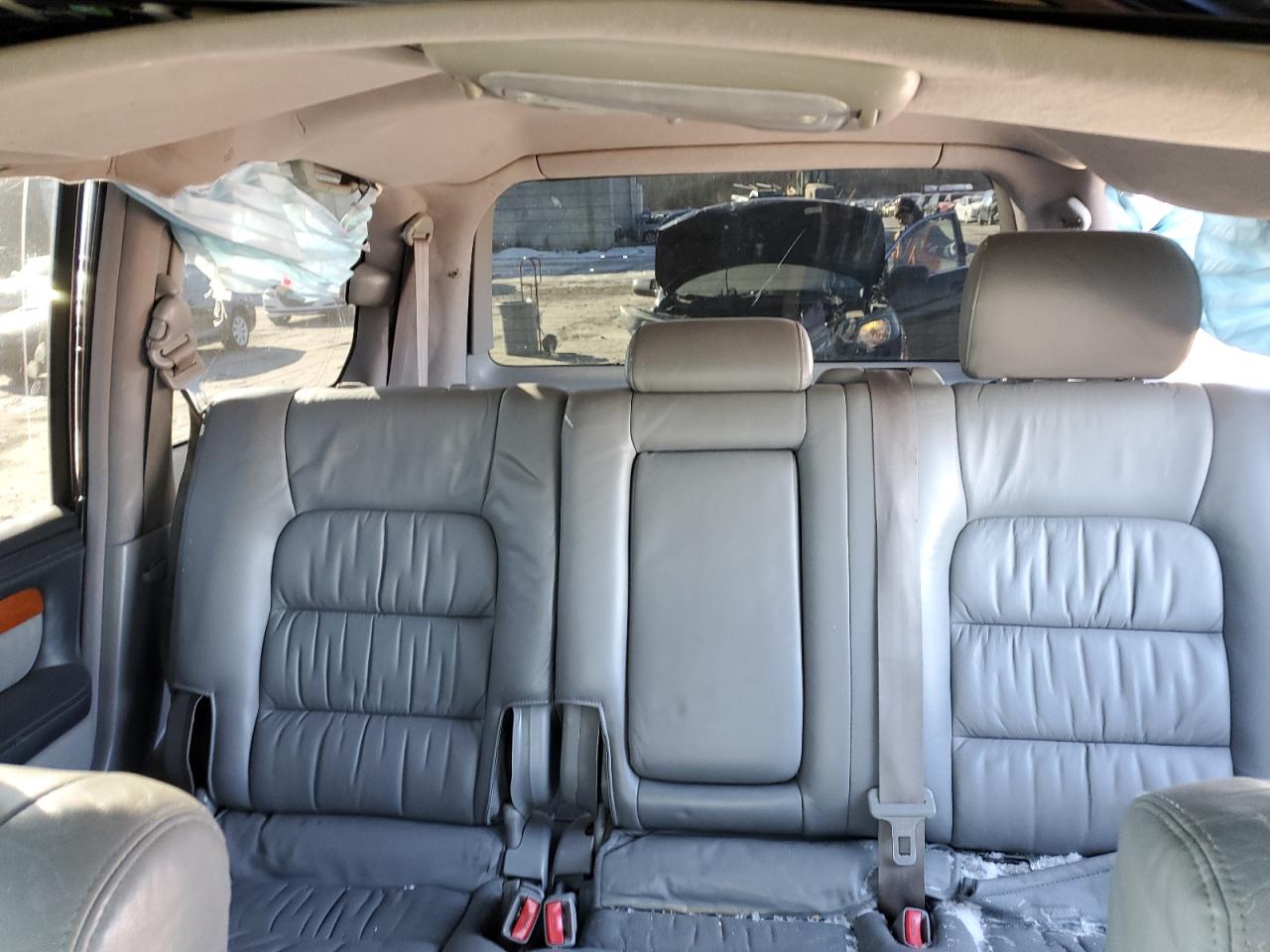 2004 Lexus LX - Image 10