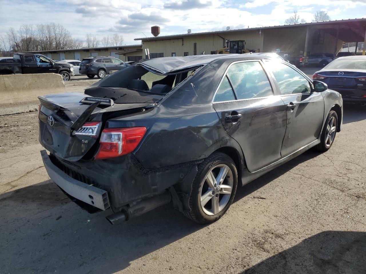 2014 Toyota Camry - Image 3