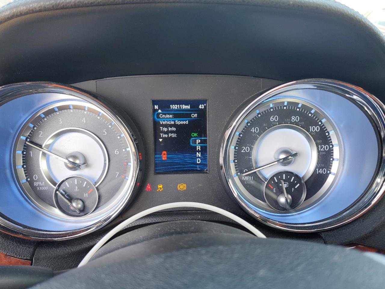 2014 Chrysler 300 - Image 9