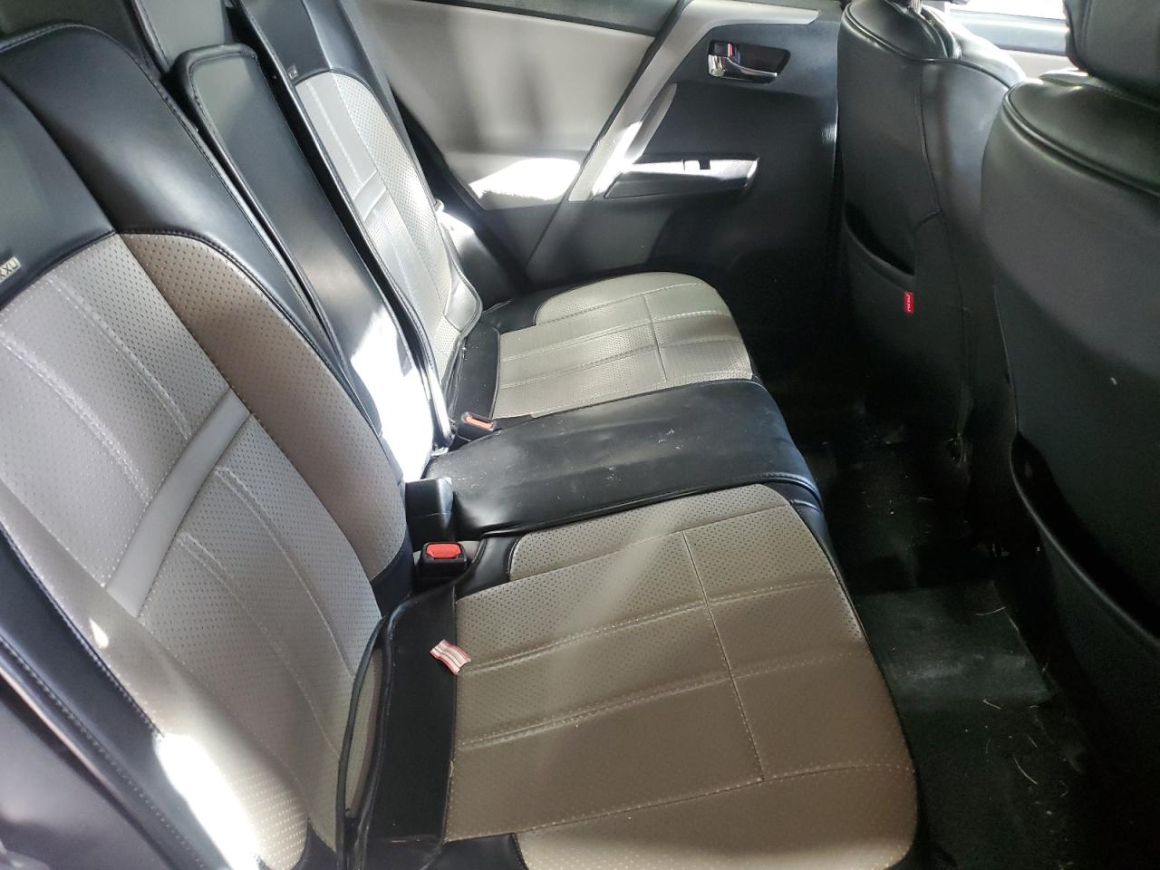 2018 Toyota RAV 4 - Image 10