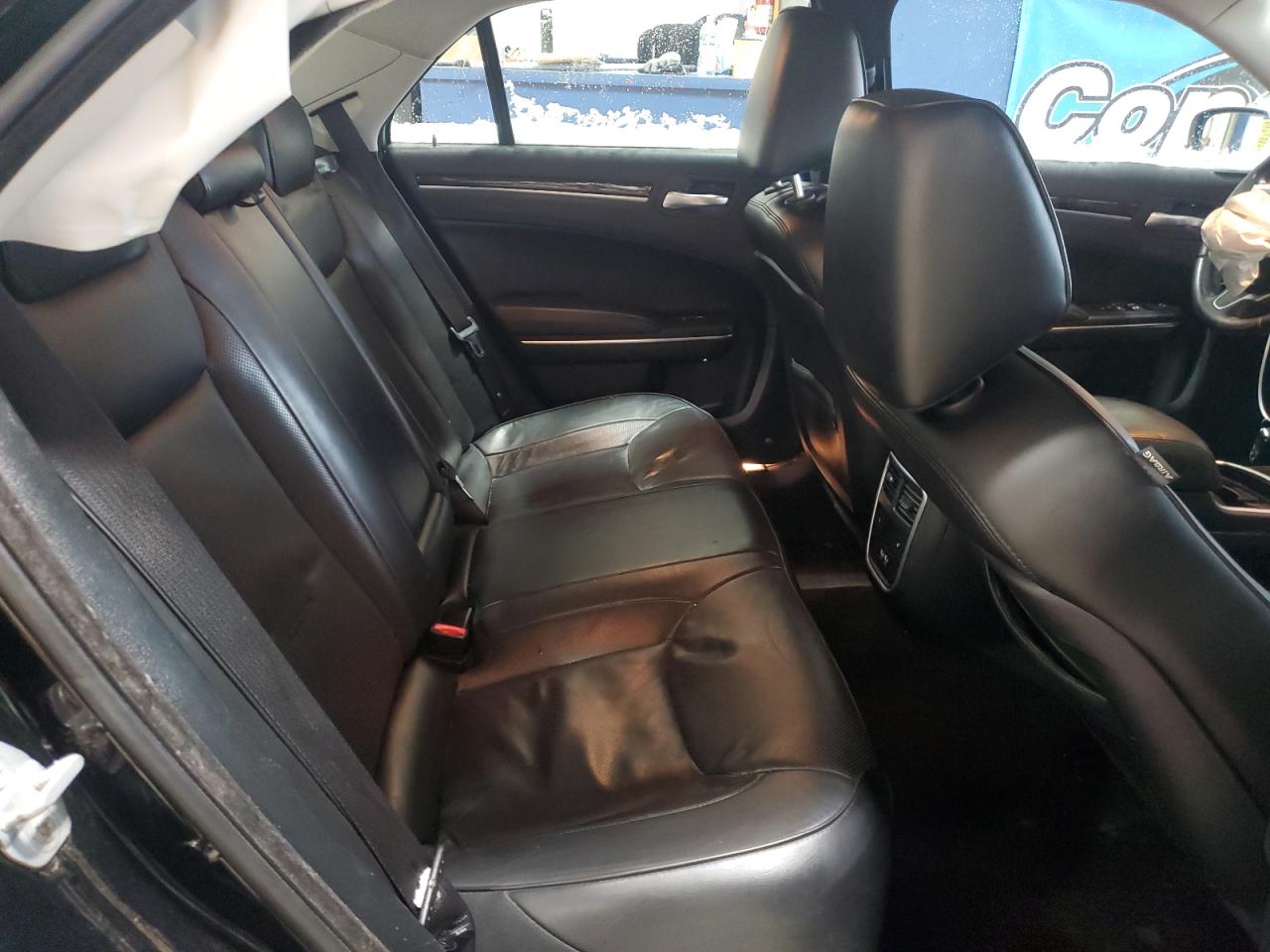 2018 Chrysler 300 - Image 10