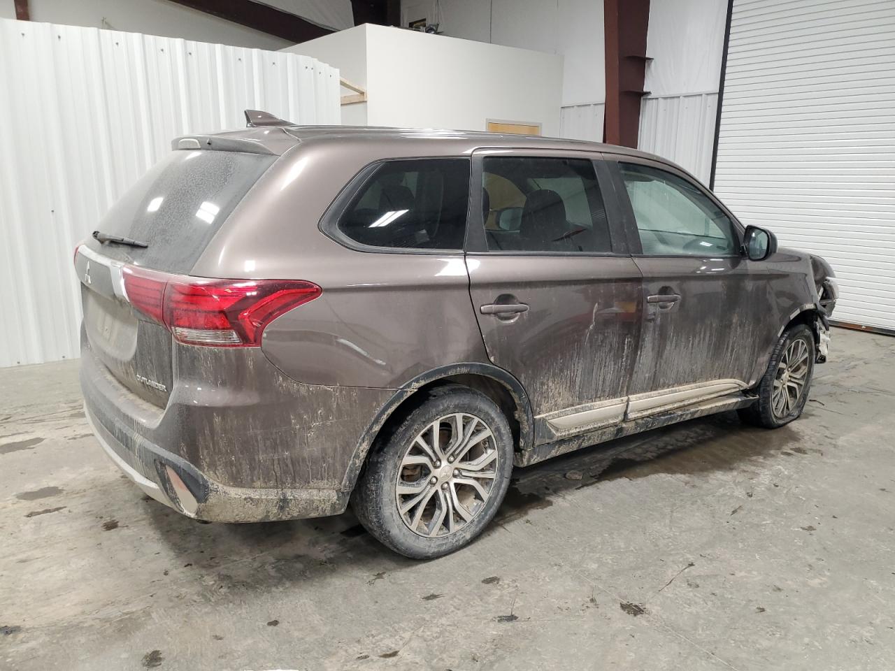 2018 Mitsubishi Outlander - Image 3