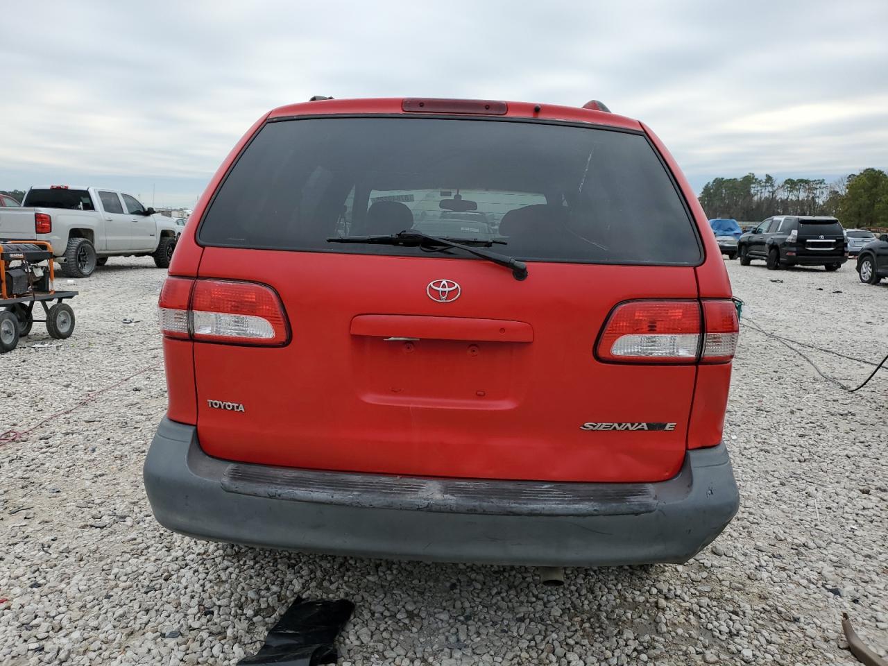 2002 Toyota Sienna - Image 6