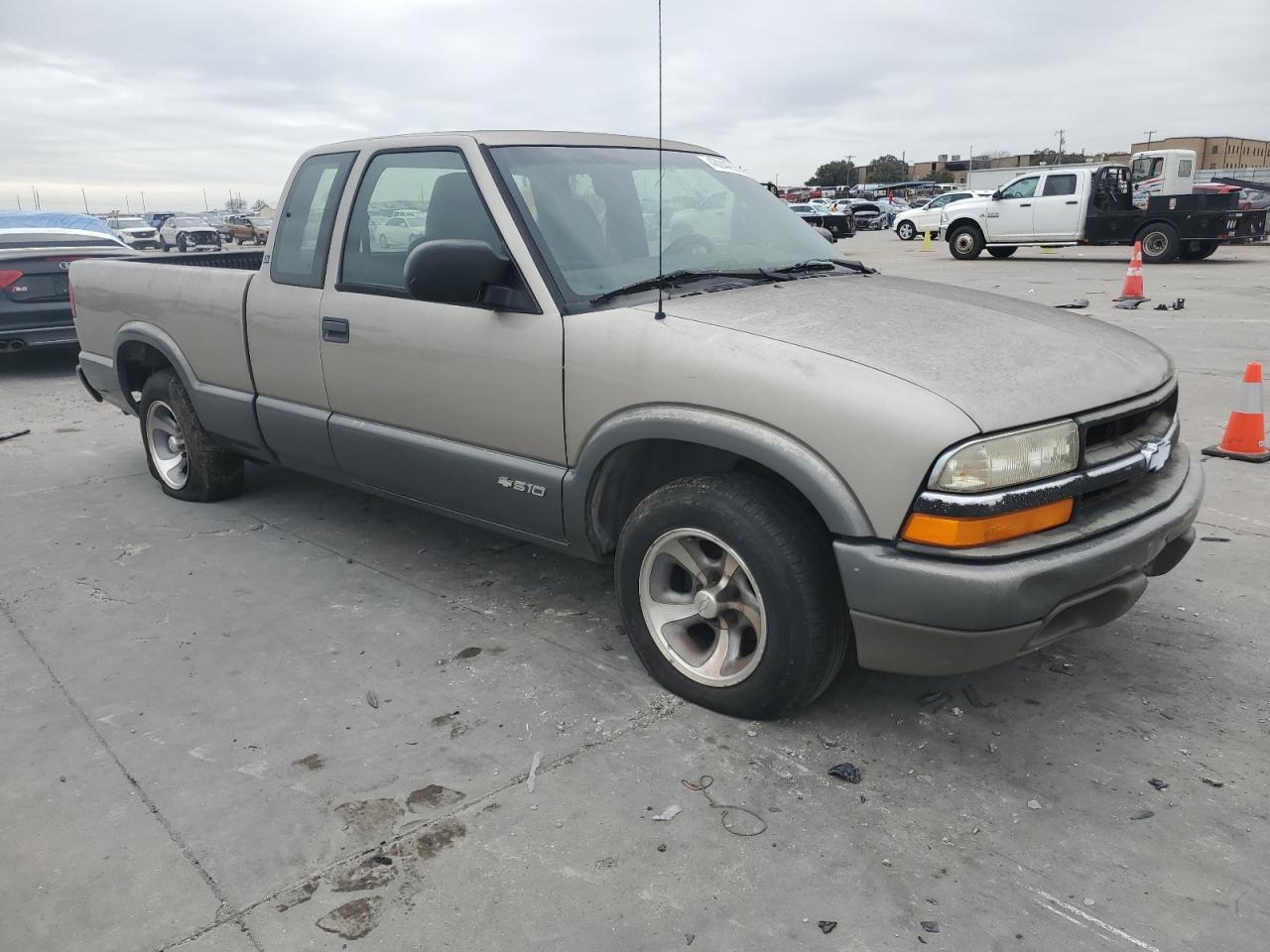 2000 Chevrolet S-10 Pickup - Image 4