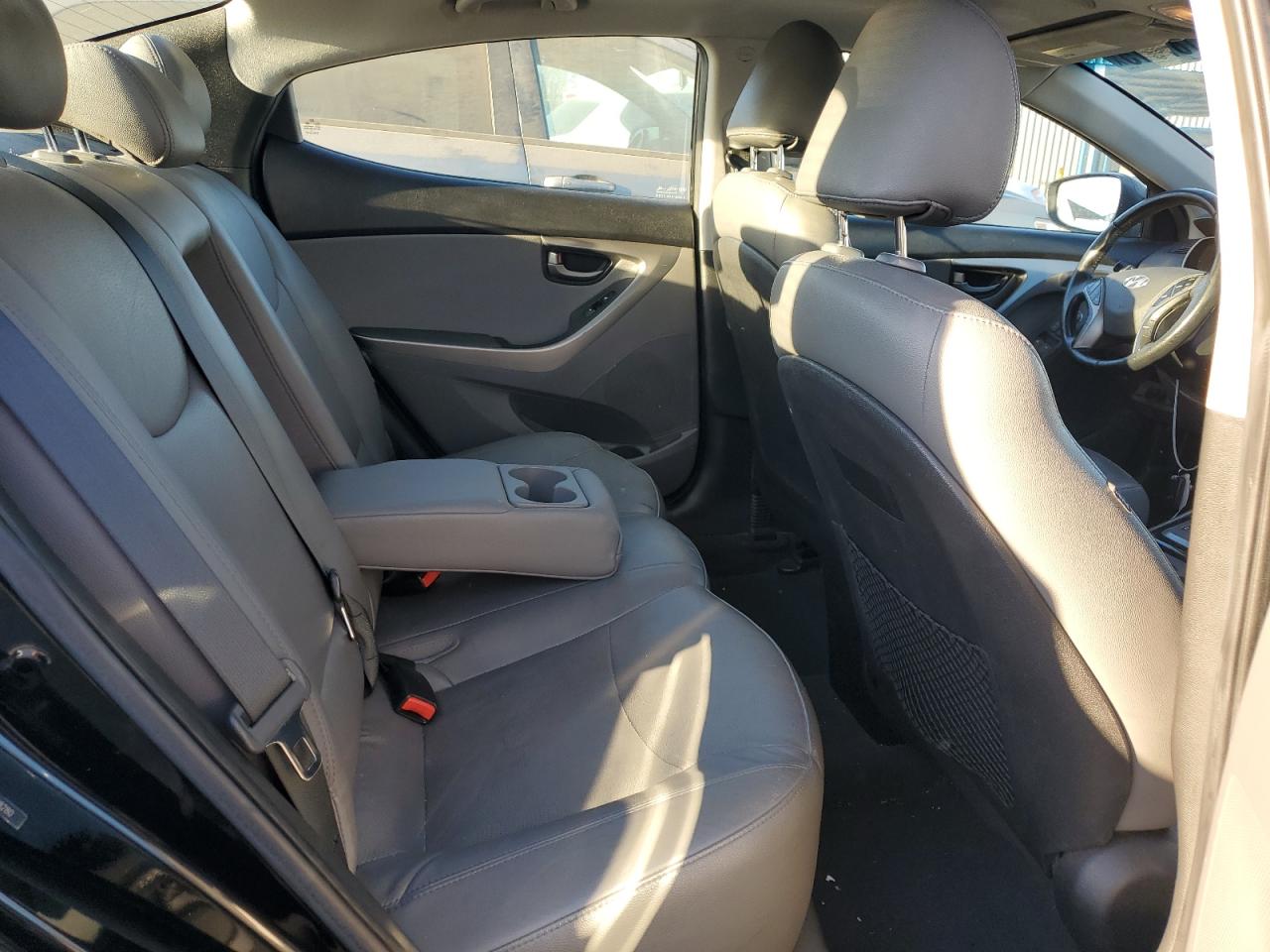2013 Hyundai Elantra - Image 10