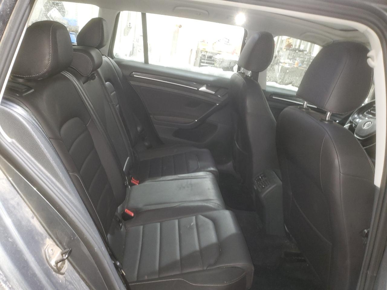 2015 Volkswagen Golf - Image 12