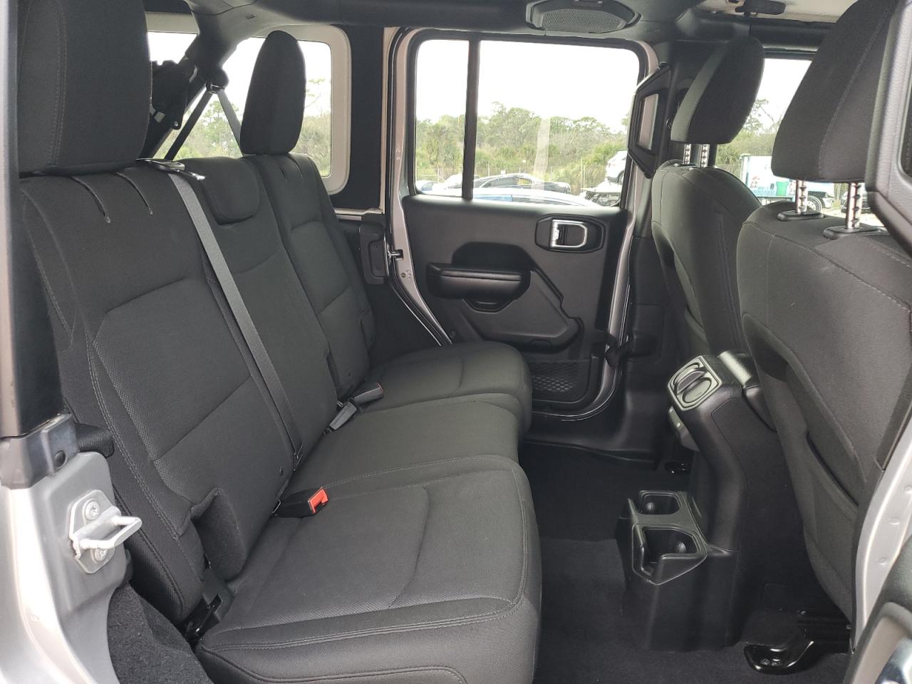 2018 Jeep Wrangler - Image 11