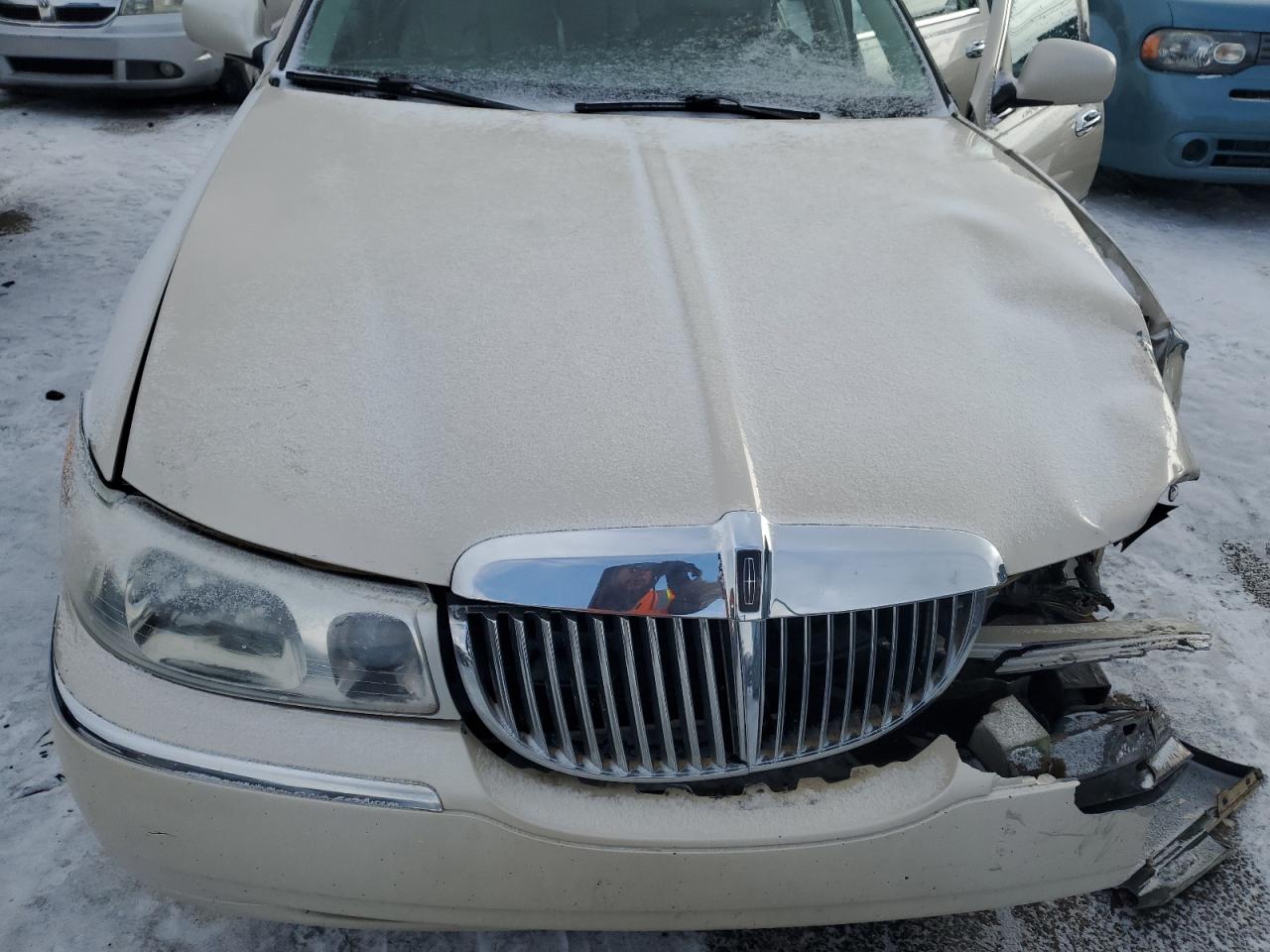 2000 Lincoln Town Car - Image 11