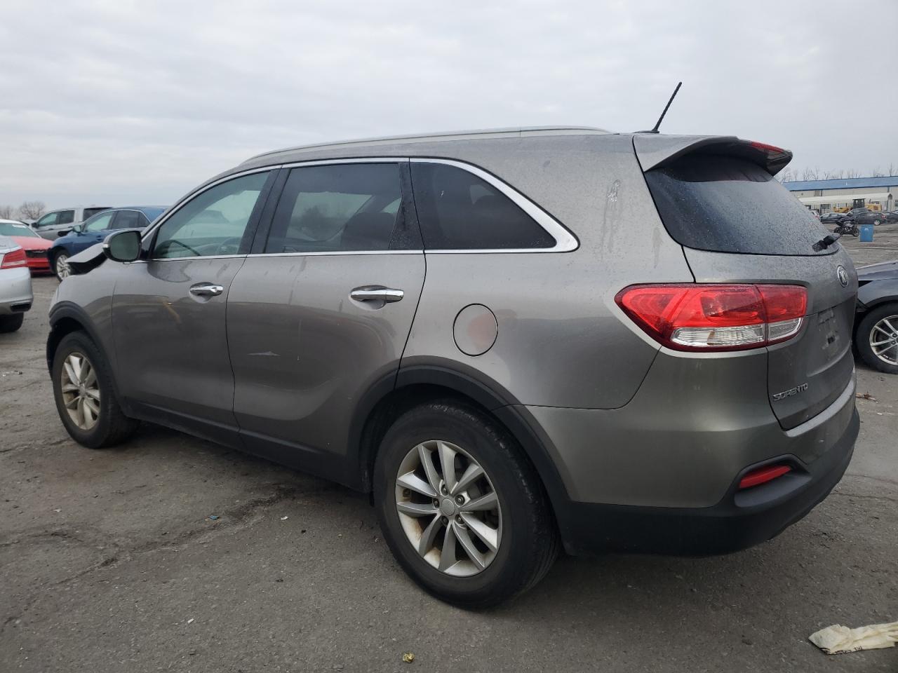 2016 Kia Sorento - Image 2