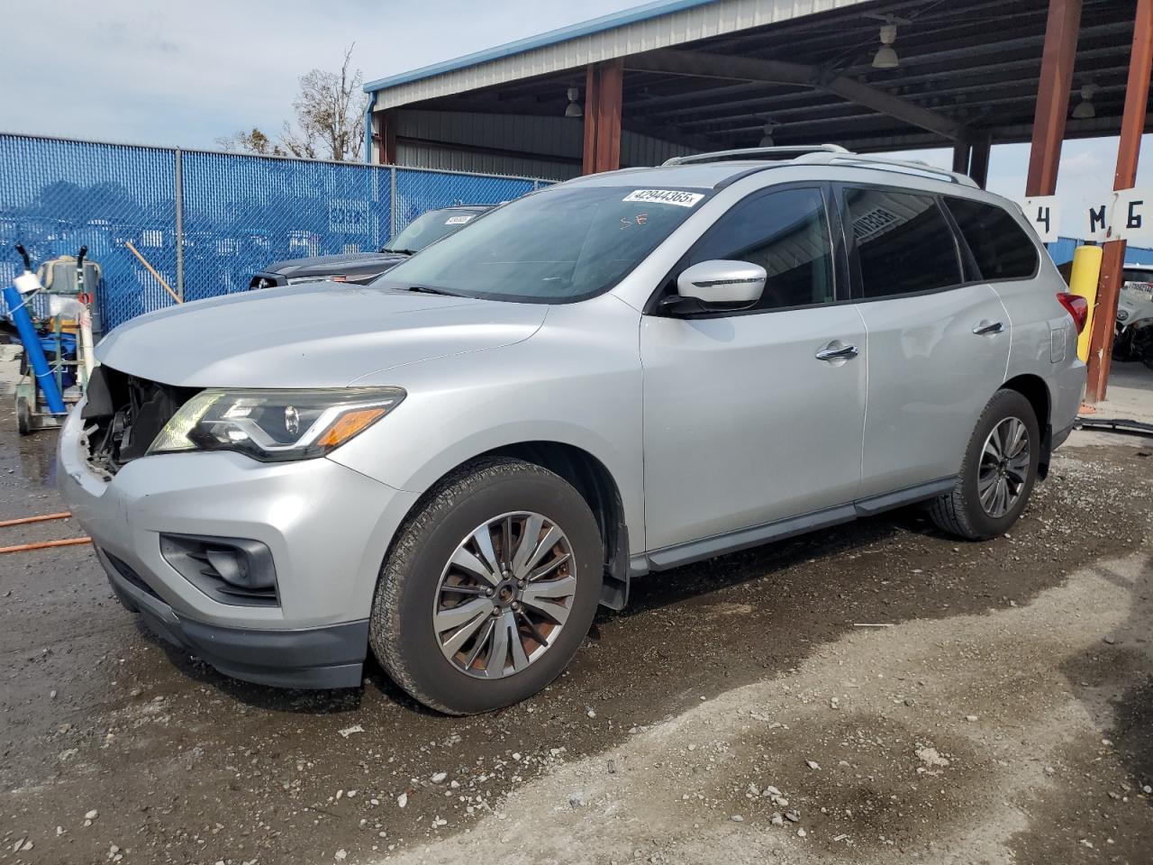 2017 Nissan Pathfinder - Image 1