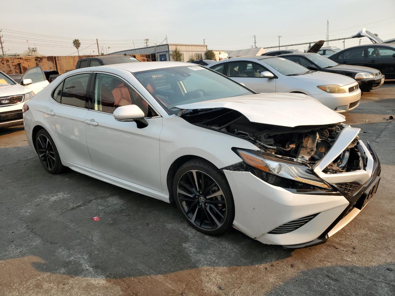 VIN 4T1B61HK0KU694246 2019 TOYOTA CAMRY no.4