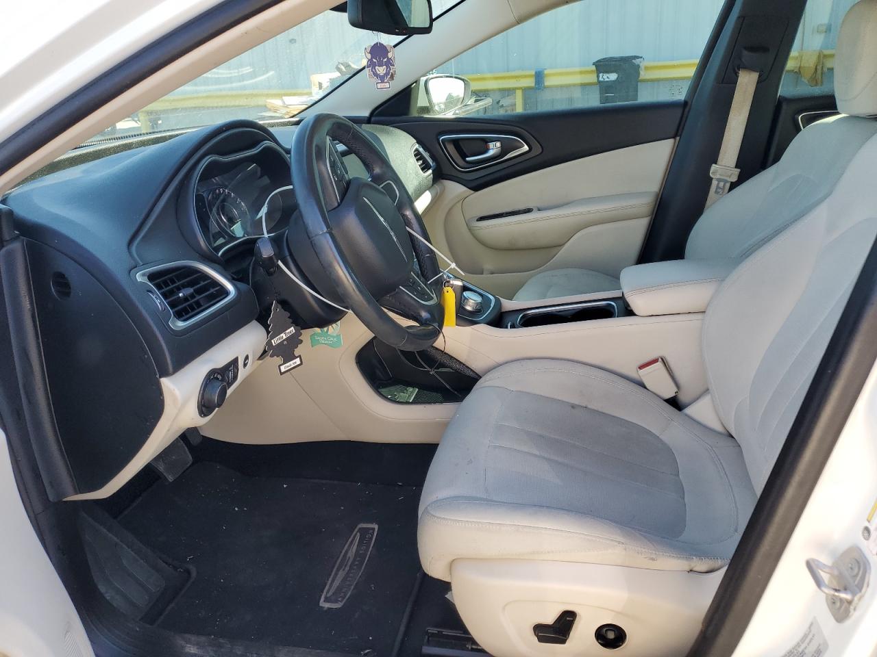 2016 Chrysler 200 - Image 7