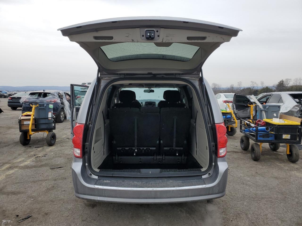 2014 Dodge Caravan - Image 6