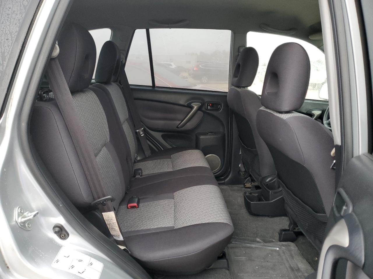 2004 Toyota RAV 4 - Image 11