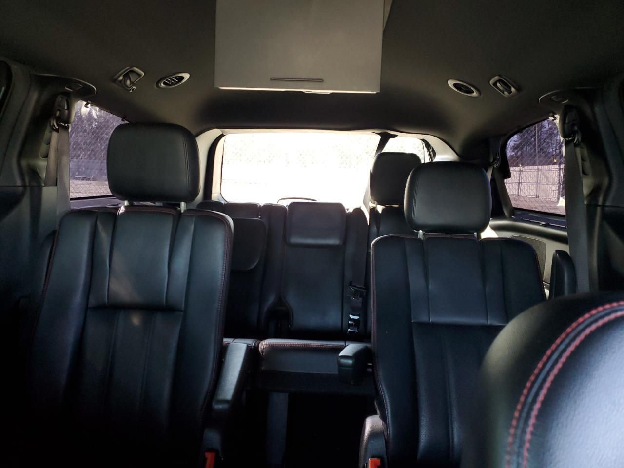 2017 Dodge Caravan - Image 10