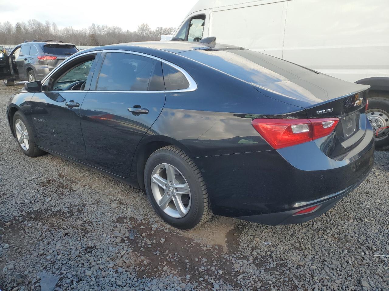 2019 Chevrolet Malibu - Image 2