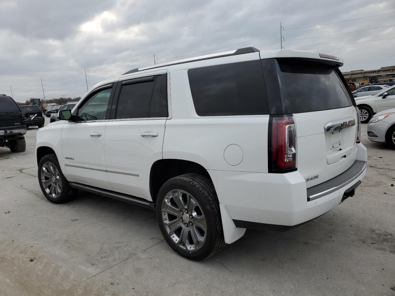 2016 GMC Yukon - Image 2