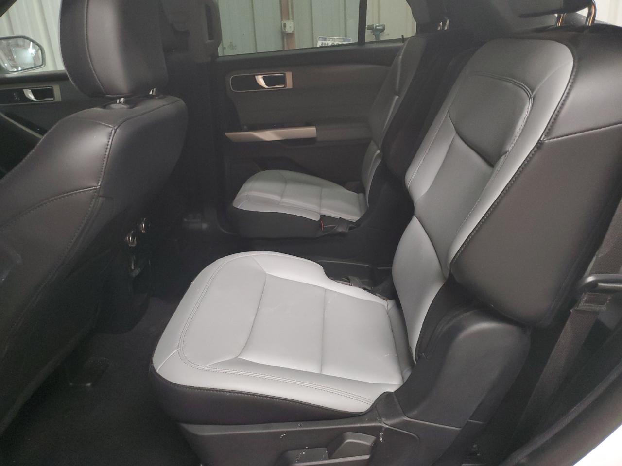 2021 Ford Explorer - Image 11