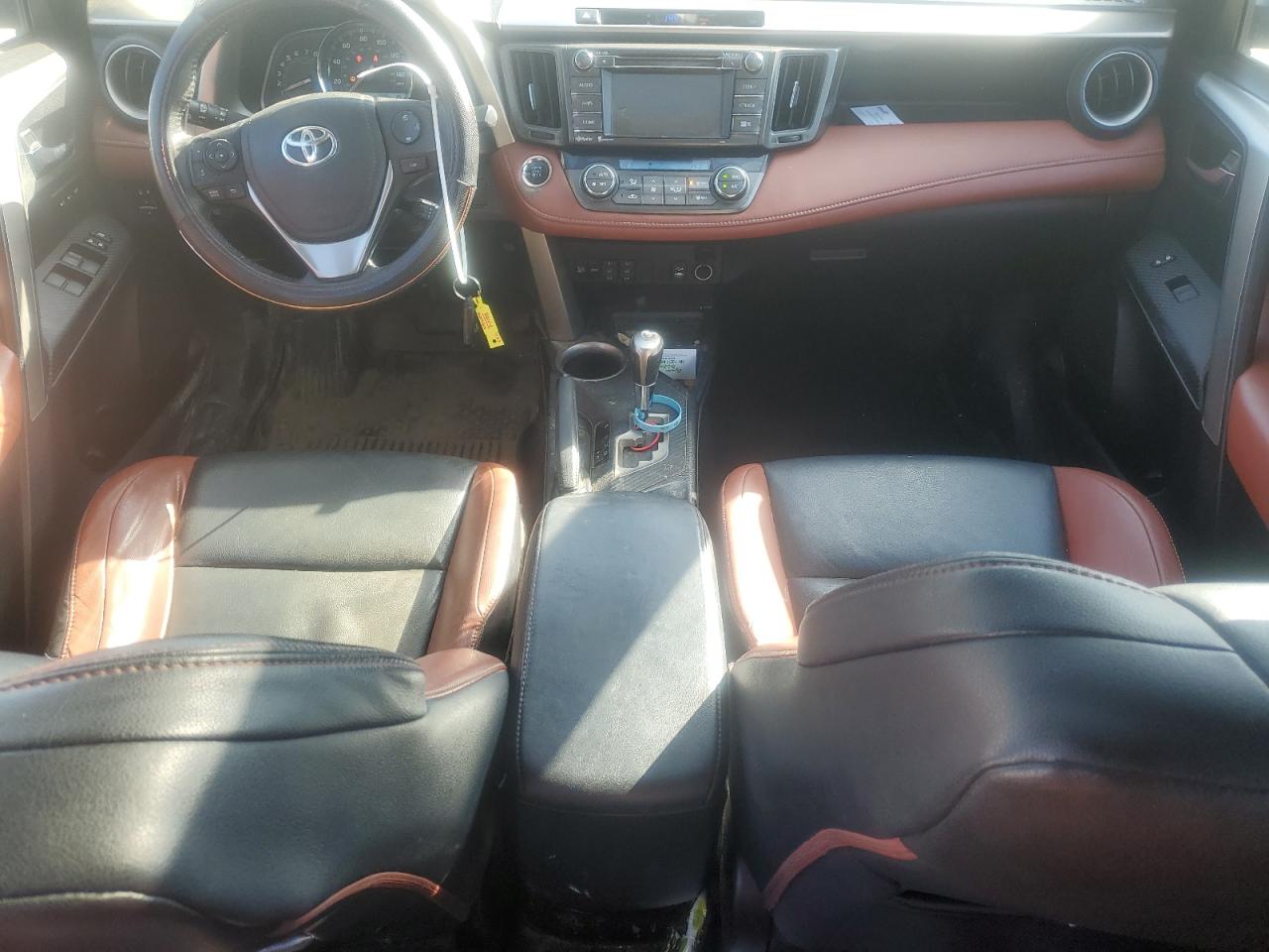 2015 Toyota RAV 4 - Image 8