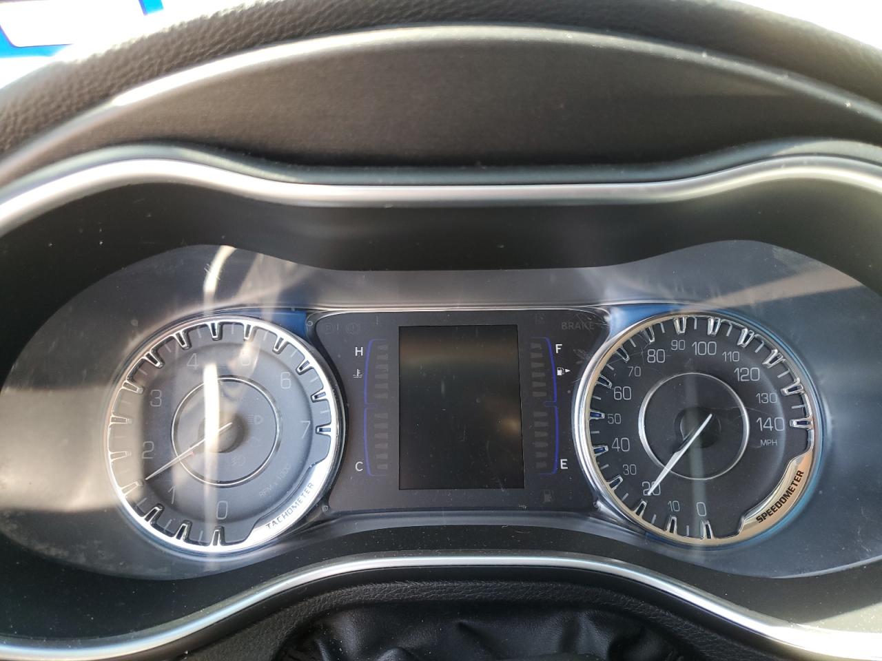 2016 Chrysler 200 - Image 9