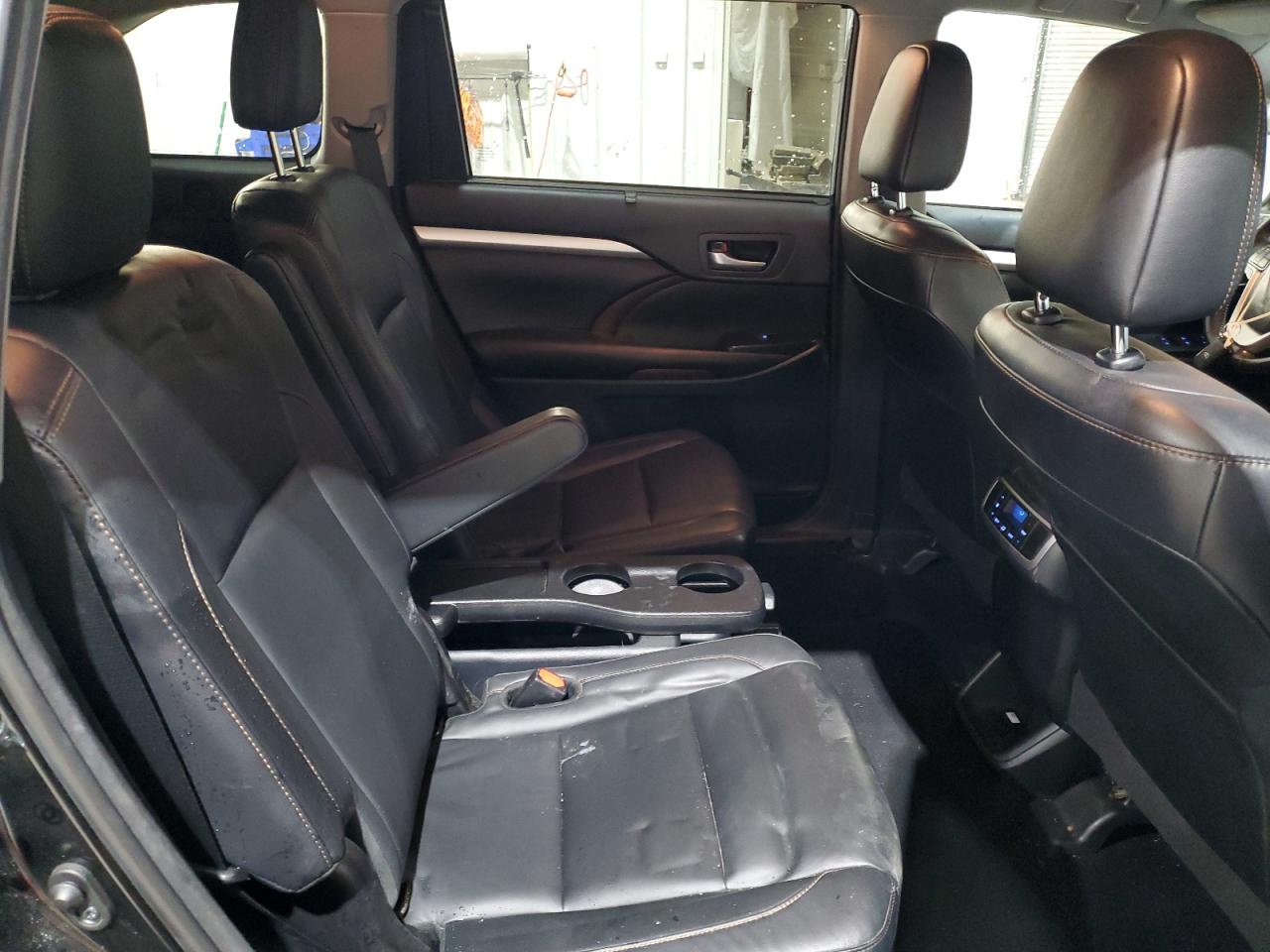 2018 Toyota Highlander - Image 11