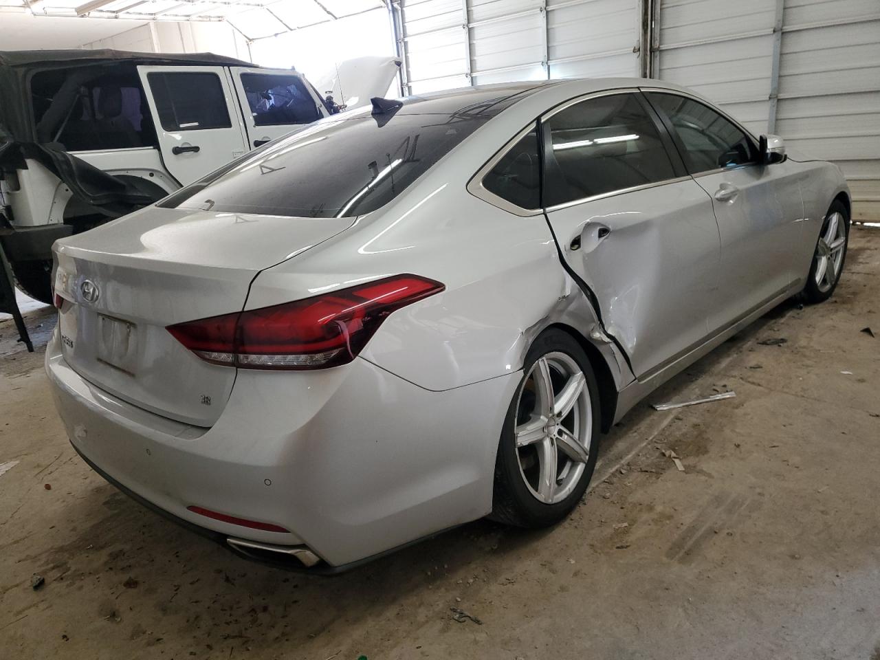 2015 Hyundai Genesis - Image 3