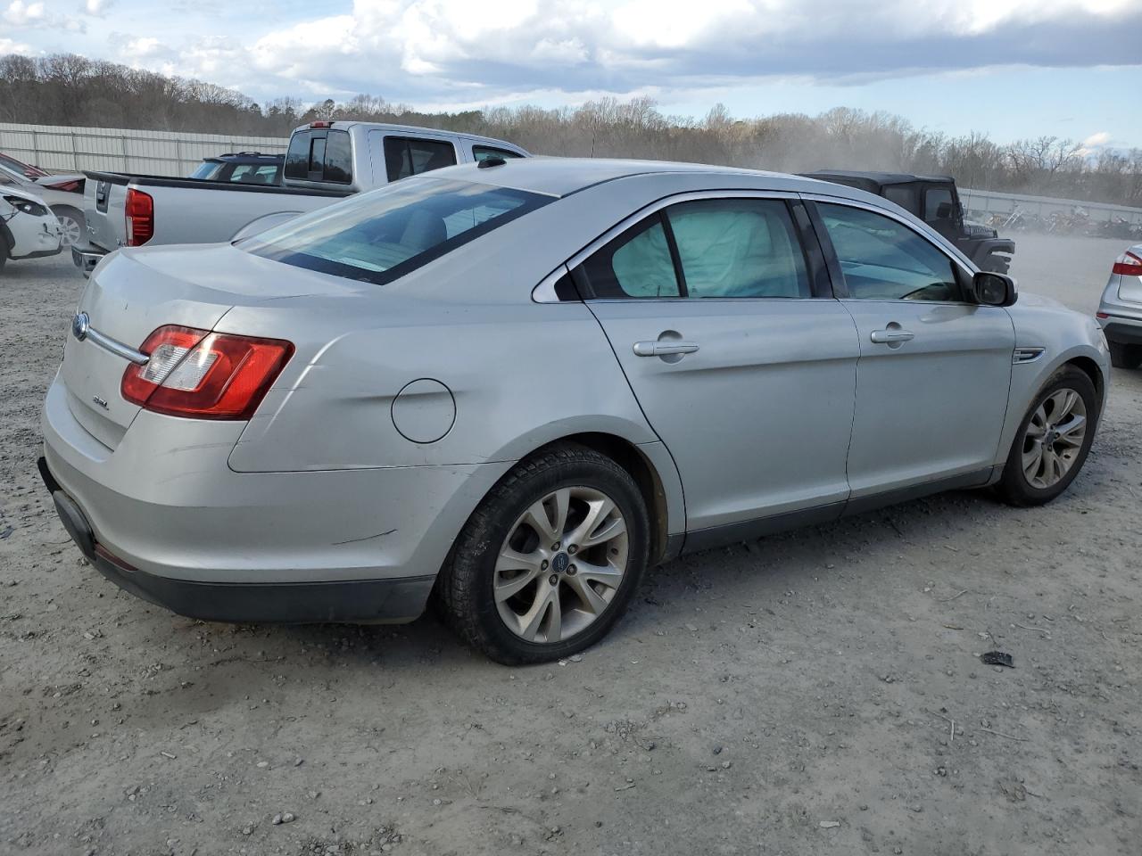 2010 Ford Taurus - Image 3