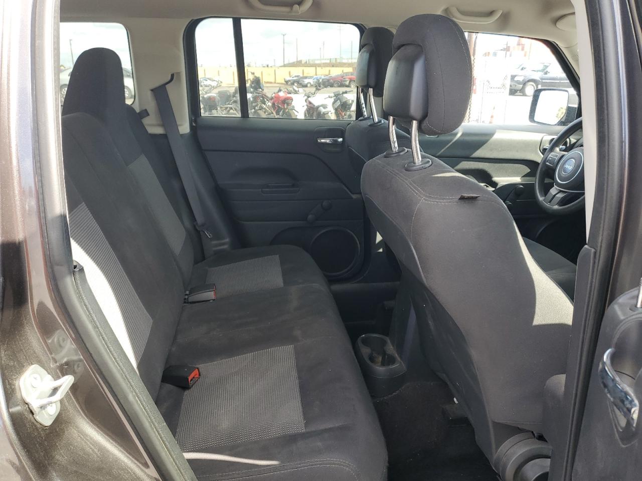 2015 Jeep Liberty (Patriot) - Image 11