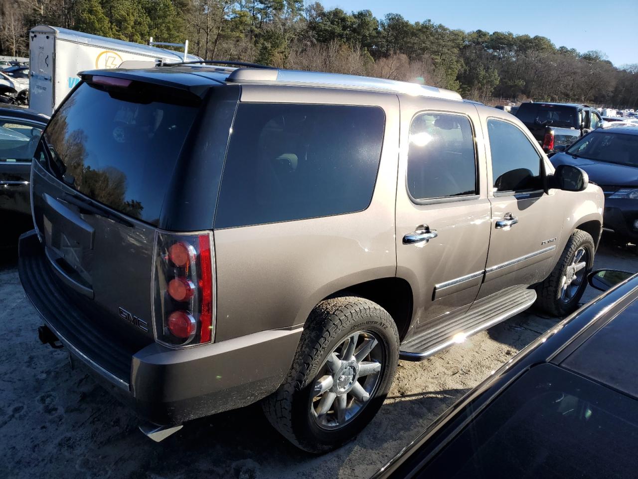 VIN 1GKS2EEFXER221349 2014 GMC YUKON no.3