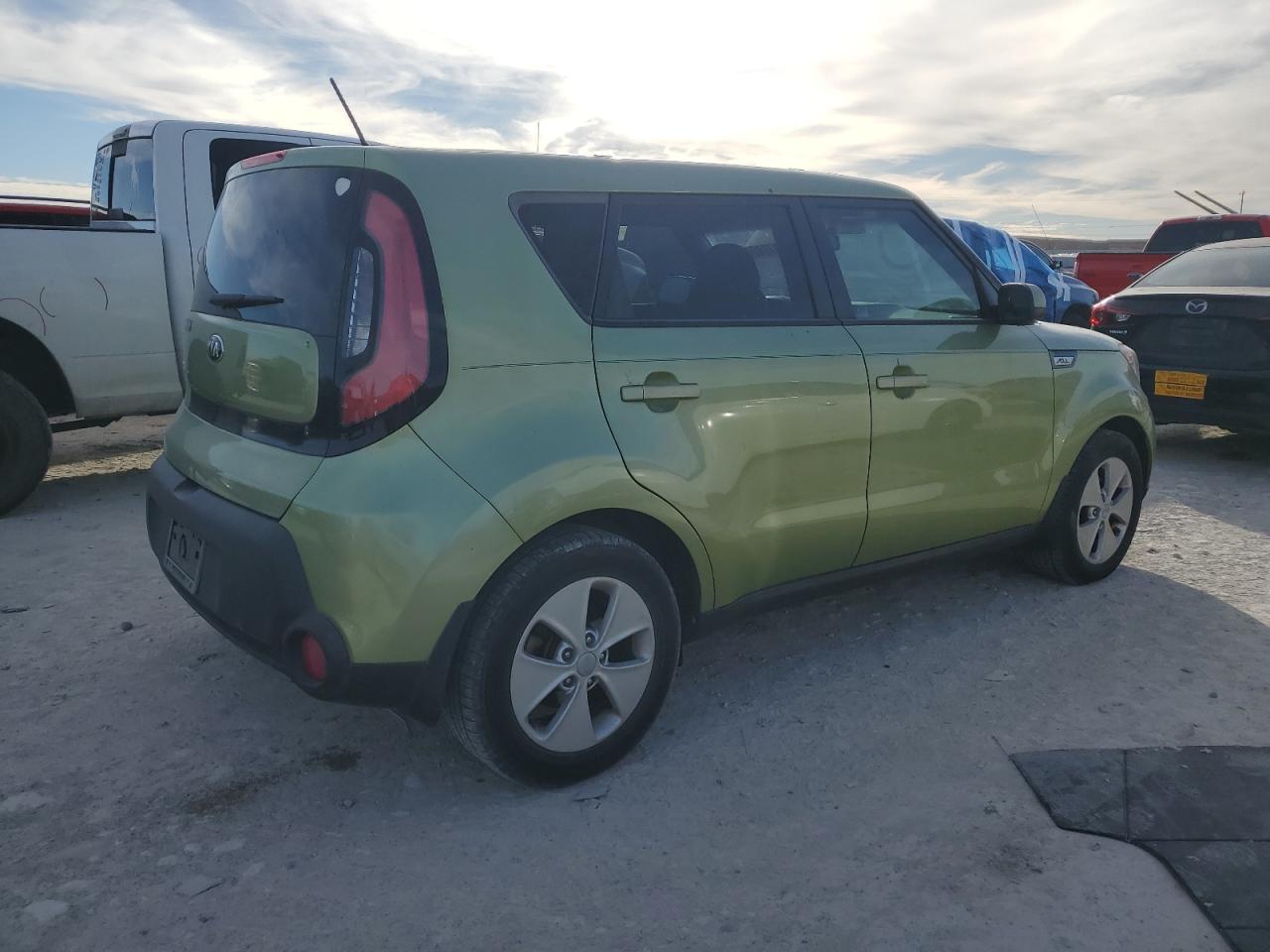 VIN KNDJN2A22F7799331 2015 KIA SOUL no.3