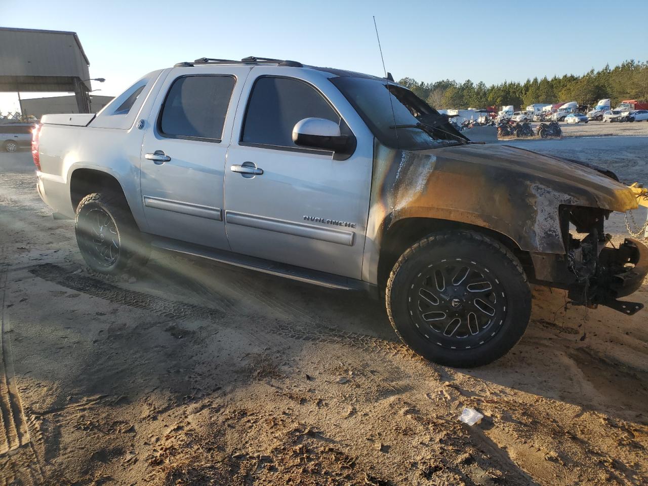 2013 Chevrolet Avalanche - Image 4