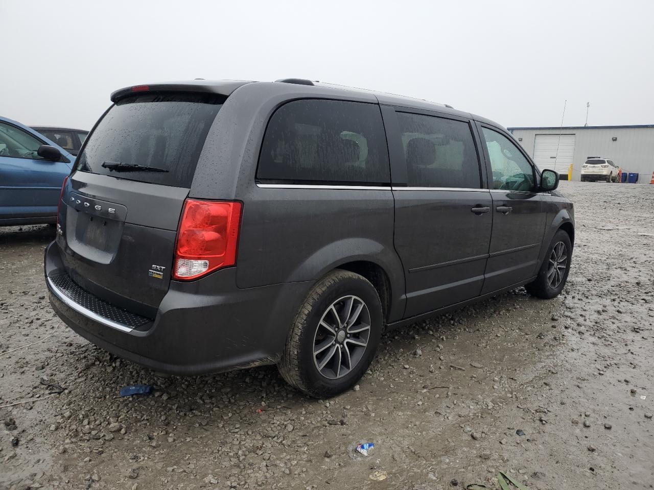 2017 Dodge Caravan - Image 3