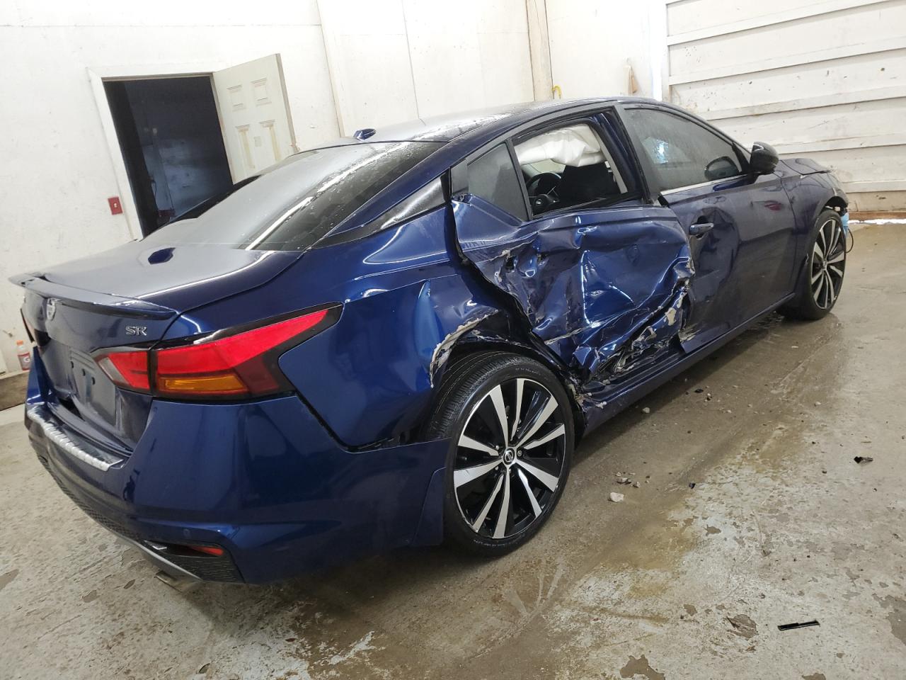 2021 Nissan Altima - Image 3