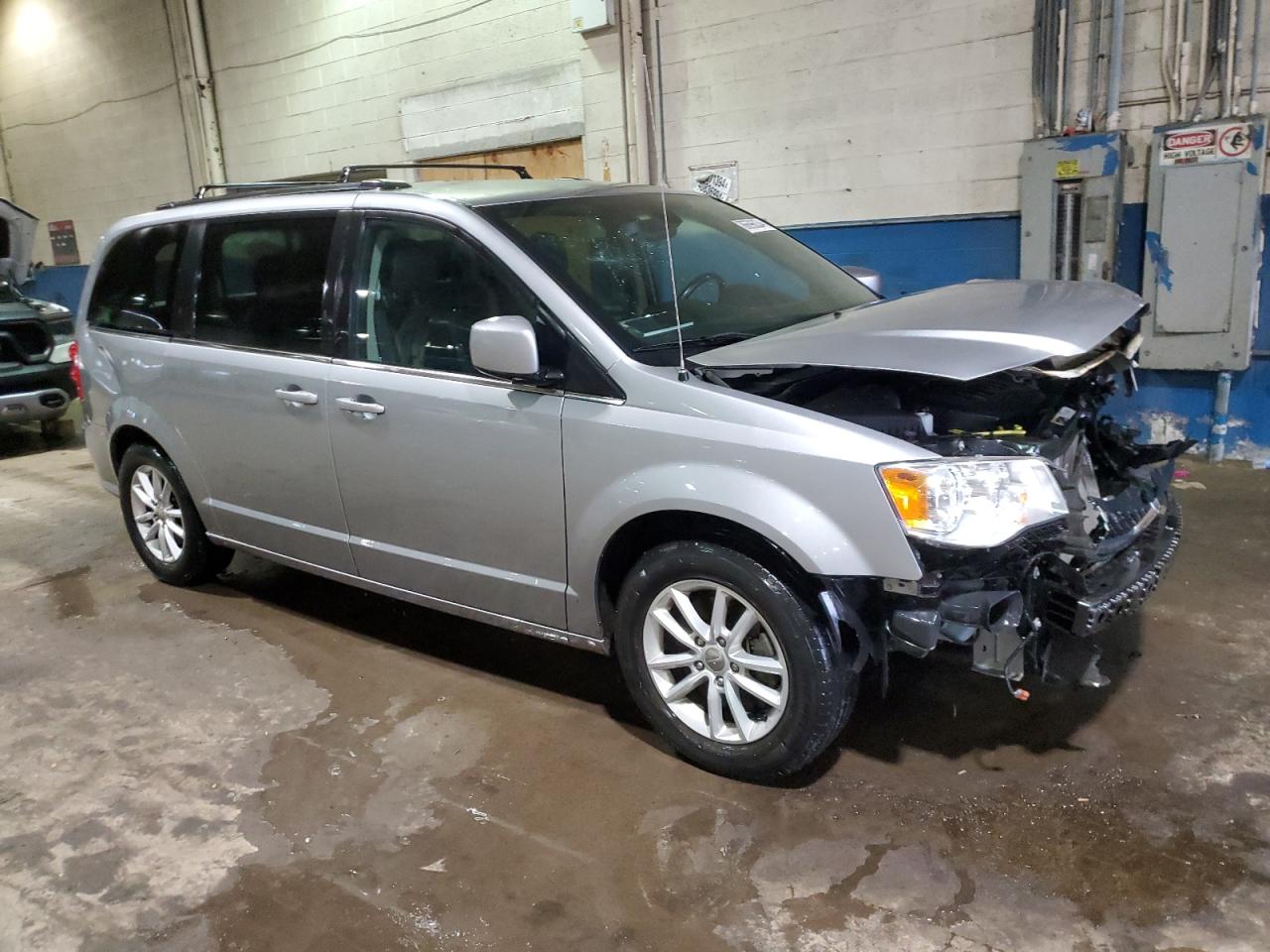 2019 Dodge Caravan - Image 4