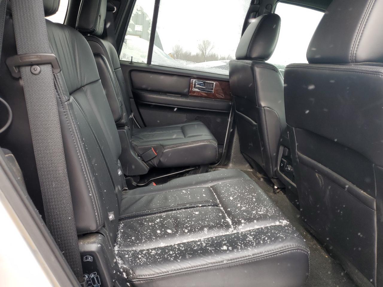 2016 Lincoln Navigator - Image 11