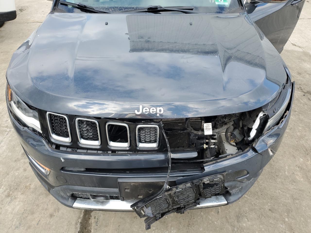 2018 Jeep Compass - Image 11